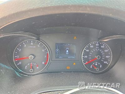 Zdjęcie 9 z 12 samochodu: 2018 KIA OPTIMA LX VIN:5XXGT4L37JG268773 - miniatura