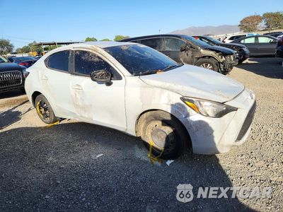 Czwarte zdjęcie samochodu z boku: 2019 TOYOTA YARIS L VIN:3MYDLBYV5KY510908 - miniatura