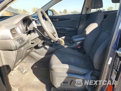 Zdjęcie 7 z 13 samochodu: 2019 KIA SORENTO LX V6 VIN:5XYPG4A50KG495132 - miniatura