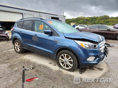Czwarte zdjęcie samochodu z boku: 2018 FORD ESCAPE SE VIN:1FMCU9G98JUC88205 - miniatura