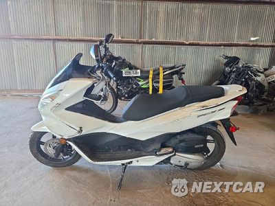 Trzecie zdjęcie samochodu z tyłu: 2018 HONDA PCX 150 VIN:RLHKF180XJY301282 - miniatura