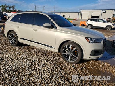 Czwarte zdjęcie samochodu z boku: 2023 AUDI Q7 PRESTIGE VIN:WA1VXBF79PD023629 - miniatura