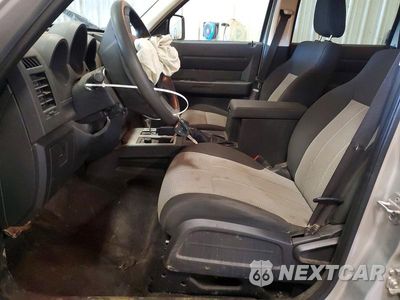 Zdjęcie 7 z 14 samochodu: 2008 DODGE NITRO SXT VIN:1D8GU28K98W221885 - miniatura