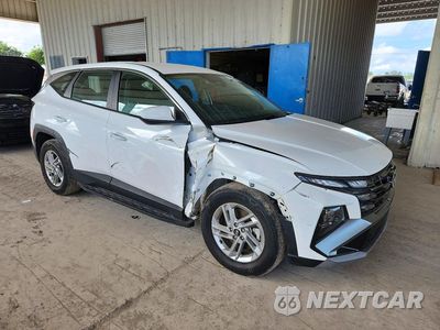 Czwarte zdjęcie samochodu z boku: 2025 HYUNDAI TUCSON SE VIN:5NMJA3DE5SH588554 - miniatura