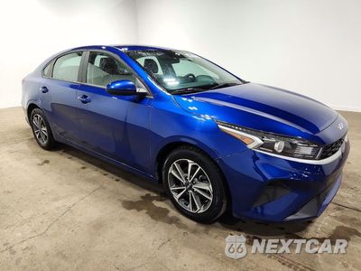 Czwarte zdjęcie samochodu z boku: 2024 KIA FORTE LXS VIN:3KPF24AD3RE785034 - miniatura