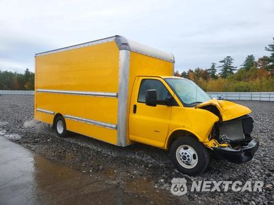 Czwarte zdjęcie samochodu z boku: 2022 GMC SAVANA BOX TRUCK VIN:7GZ37TC79NN010638 - miniatura