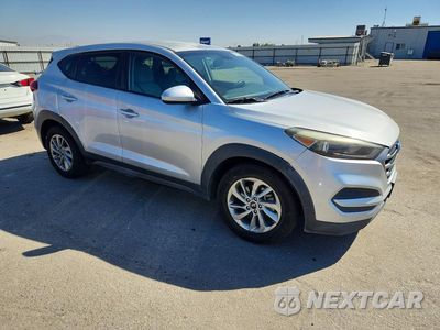 Czwarte zdjęcie samochodu z boku: 2017 HYUNDAI TUCSON SE VIN:KM8J23A43HU555879 - miniatura