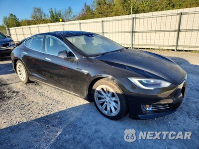 Czwarte zdjęcie samochodu z boku: 2016 TESLA MODEL S VIN:5YJSA1E26GF140877 - miniatura