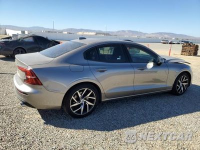Trzecie zdjęcie samochodu z tyłu: 2020 VOLVO S60 T5 MOMENTUM VIN:7JR102FK7LG041327 - miniatura