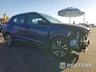Czwarte zdjęcie samochodu z boku: 2020 NISSAN KICKS SV VIN:3N1CP5CV2LL517176 - miniatura