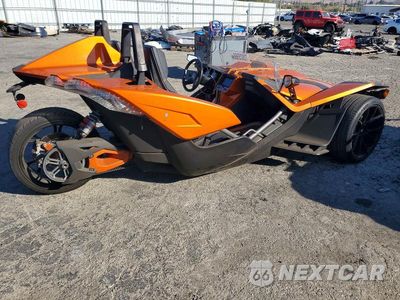 Czwarte zdjęcie samochodu z boku: 2015 POLARIS SLINGSHOT SL VIN:57XAAPFA8F5105995 - miniatura