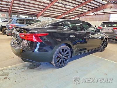 Trzecie zdjęcie samochodu z tyłu: 2016 NISSAN MAXIMA 3.5 SR VIN:1N4AA6AP0GC403488 - miniatura