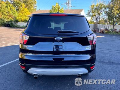 Piąte zdjęcie samochodu w środku: 2017 FORD ESCAPE SE VIN:1FMCU9GD4HUC71190 - miniatura