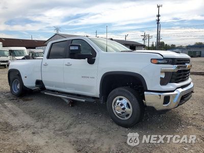 Czwarte zdjęcie samochodu z boku: 2026 CHEVROLET SILVERADO K3500 LT VIN:1GC4KTEY8TF320731 - miniatura