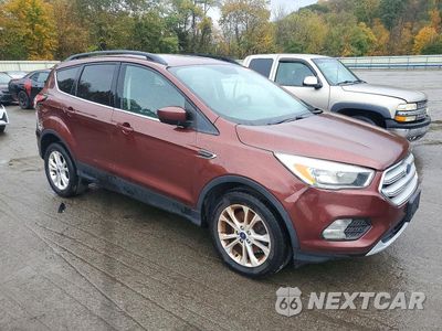 Czwarte zdjęcie samochodu z boku: 2018 FORD ESCAPE SE VIN:1FMCU9GD0JUC25989 - miniatura