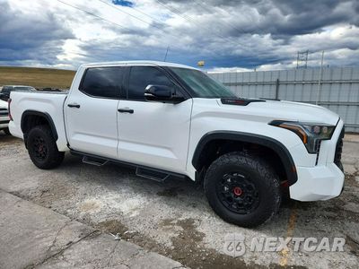 Czwarte zdjęcie samochodu z boku: 2023 TOYOTA TUNDRA TRD PRO HV VIN:5TFPC5DB5PX020146 - miniatura