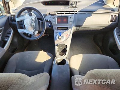 Zdjęcie 8 z 12 samochodu: 2015 TOYOTA PRIUS TWO VIN:JTDKN3DU9F0416422 - miniatura