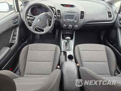 Zdjęcie 8 z 12 samochodu: 2016 KIA FORTE LX VIN:KNAFX4A66G5559434 - miniatura