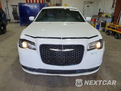 Piąte zdjęcie samochodu w środku: 2016 CHRYSLER 300 S VIN:2C3CCAGG7GH191567 - miniatura