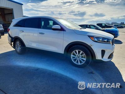 Czwarte zdjęcie samochodu z boku: 2019 KIA SORENTO LX V6 VIN:5XYPG4A54KG485560 - miniatura
