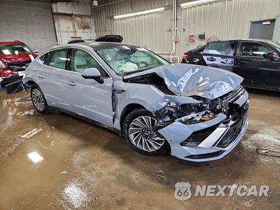 Czwarte zdjęcie samochodu z boku: 2025 HYUNDAI SONATA HYBRID LIMITED VIN:KMHL54JJ9SA122555 - miniatura