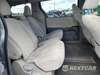 Zdjęcie 11 z 13 samochodu: 2018 TOYOTA SIENNA LE VIN:5TDKZ3DC1JS937636 - miniatura