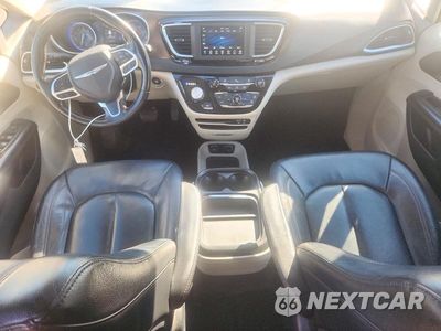 Zdjęcie 8 z 13 samochodu: 2019 CHRYSLER PACIFICA TOURING L VIN:2C4RC1BG3KR685392 - miniatura