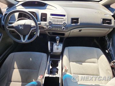 Zdjęcie 8 z 13 samochodu: 2010 HONDA CIVIC LX VIN:19XFA1F58AE046460 - miniatura