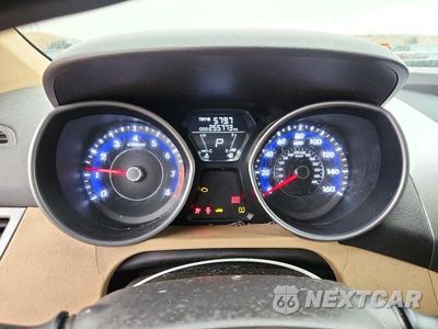 Zdjęcie 10 z 13 samochodu: 2012 HYUNDAI ELANTRA GLS VIN:5NPDH4AE1CH116911 - miniatura