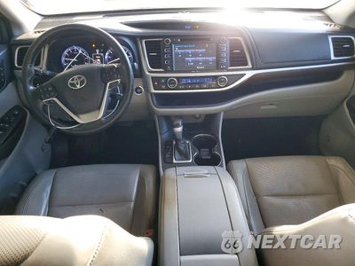 Zdjęcie 8 z 13 samochodu: 2015 TOYOTA HIGHLANDER LIMITED VIN:5TDYKRFH0FS064799 - miniatura