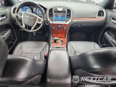 Zdjęcie 8 z 12 samochodu: 2014 CHRYSLER 300 VIN:2C3CCAAG2EH127958 - miniatura