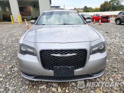 Piąte zdjęcie samochodu w środku: 2018 CHRYSLER 300 S VIN:2C3CCAGG7JH241018 - miniatura