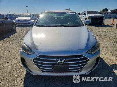 Piąte zdjęcie samochodu w środku: 2017 HYUNDAI ELANTRA SE VIN:5NPD74LF0HH097512 - miniatura