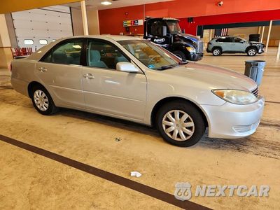 Czwarte zdjęcie samochodu z boku: 2006 TOYOTA CAMRY LE VIN:4T1BE30K16U140472 - miniatura
