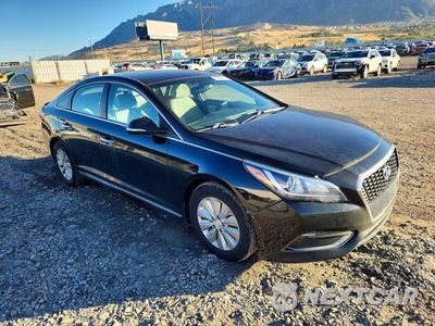 Czwarte zdjęcie samochodu z boku: 2017 HYUNDAI SONATA HYBRID SE VIN:KMHE24L19HA043698 - miniatura