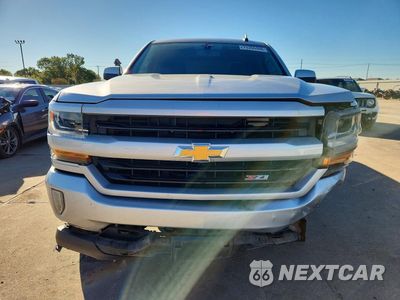 Piąte zdjęcie samochodu w środku: 2018 CHEVROLET SILVERADO K1500 LT VIN:3GCUKREC3JG569716 - miniatura