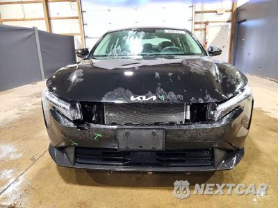 Piąte zdjęcie samochodu w środku: 2026 KIA K4 LXS VIN:3KPFT4DE7TE297178 - miniatura