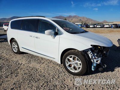 Czwarte zdjęcie samochodu z boku: 2017 CHRYSLER PACIFICA TOURING L VIN:2C4RC1BG0HR552937 - miniatura