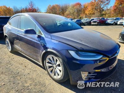 Czwarte zdjęcie samochodu z boku: 2017 TESLA MODEL X VIN:5YJXCBE22HF054019 - miniatura