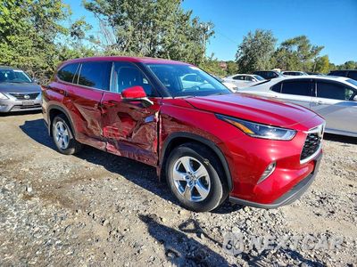 Czwarte zdjęcie samochodu z boku: 2021 TOYOTA HIGHLANDER LE VIN:5TDBZRBH1MS529790 - miniatura