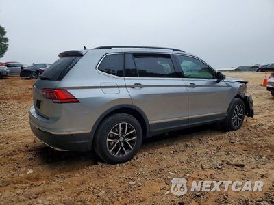 Trzecie zdjęcie samochodu z tyłu: 2021 VOLKSWAGEN TIGUAN SE VIN:3VV3B7AX8MM121102 - miniatura