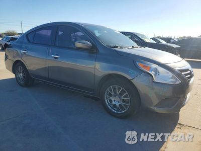 Czwarte zdjęcie samochodu z boku: 2019 NISSAN VERSA SV VIN:3N1CN7AP3KL862611 - miniatura
