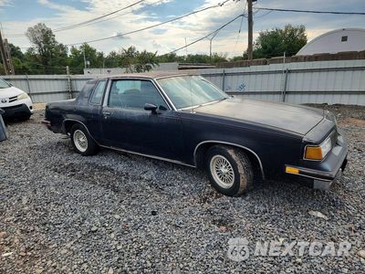 Czwarte zdjęcie samochodu z boku: 1987 OLDSMOBILE CUTLASS SUPREME VIN:1G3GR11Y5HP324630 - miniatura