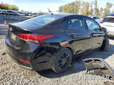 Trzecie zdjęcie samochodu z tyłu: 2018 HYUNDAI ACCENT SE VIN:3KPC24A37JE012582 - miniatura