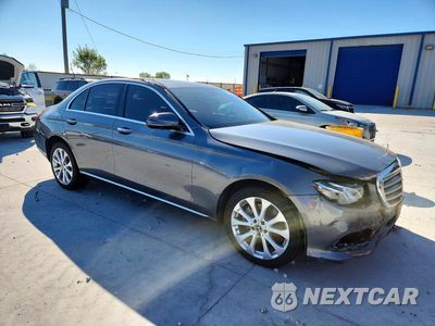 Czwarte zdjęcie samochodu z boku: 2019 MERCEDES-BENZ E 300 4MATIC VIN:WDDZF4KBXKA545914 - miniatura