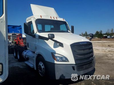 Czwarte zdjęcie samochodu z boku: 2021 FREIGHTLINER CASCADIA 126 SEMI TRUCK VIN:3AKJHLDV2MDMT6388 - miniatura