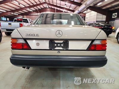 Zdjęcie 6 z 12 samochodu: 1989 MERCEDES-BENZ 300 E VIN:WDBEA30D8KA949153 - miniatura