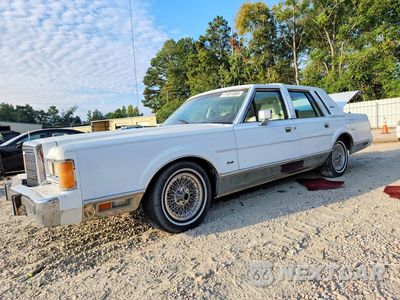 1989 LINCOLN TOWN CAR SIGNATURE 1LNBM82F2KY806421 - główne zdjęcie licytacji z USA - miniatura