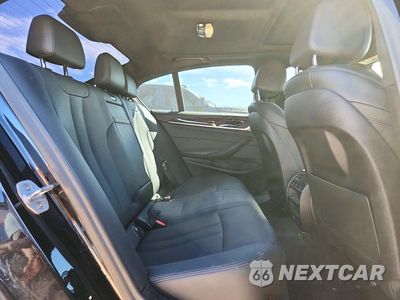 Zdjęcie 10 z 12 samochodu: 2019 BMW 530 I VIN:WBAJA5C53KBX87990 - miniatura