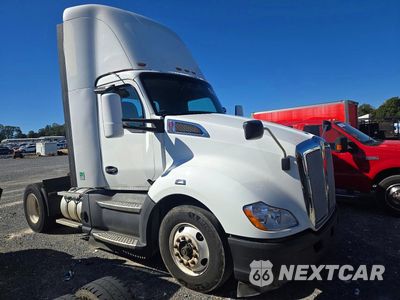 Czwarte zdjęcie samochodu z boku: 2020 KENWORTH T680 SEMI TRUCK VIN:1XKYA48X2LJ393429 - miniatura